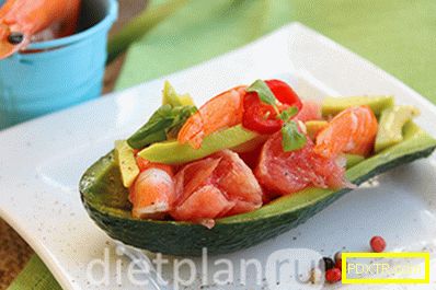 Диетична салата с авокадо на грейпфрут и скариди