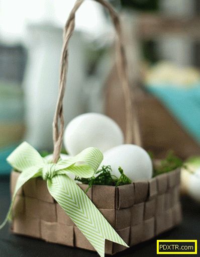 Великденски занаяти със собствени ръце: венец от филц, яйца