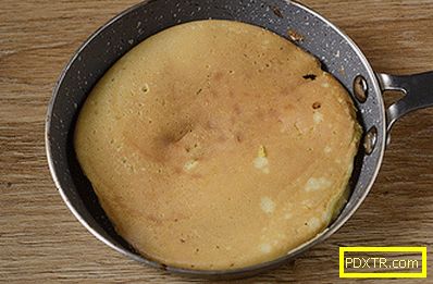 Палачинки с царевично брашно: бурен, красив десерт на кефир.