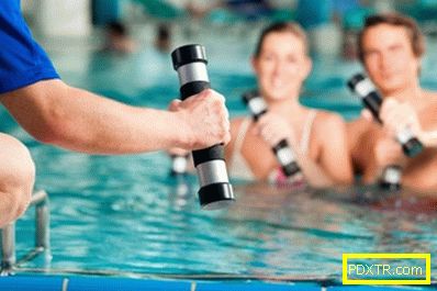 Ефективни упражнения в басейна за отслабване корема, бедрата и бедрата