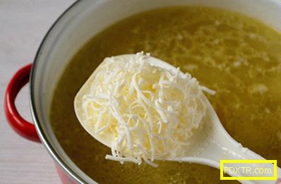 Гъба супа с пиле и топено сирене: приятен и здрав първи