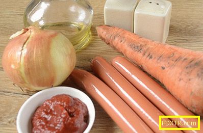 Напийте наденица с доматена паста: вкусно 