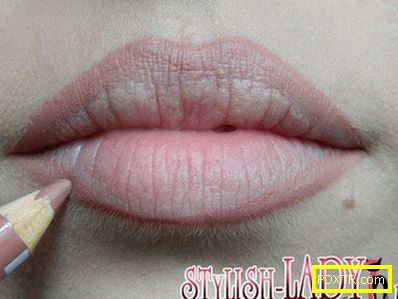 Как да увеличите визуално устните с грима