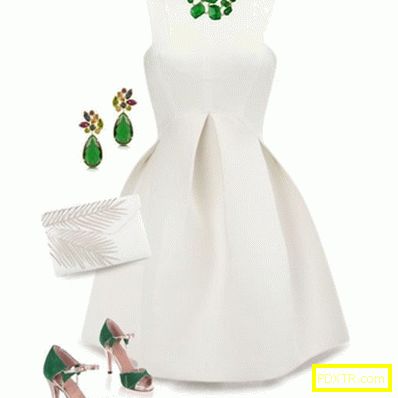 бяла рокля със зелени аксесоари, снимка